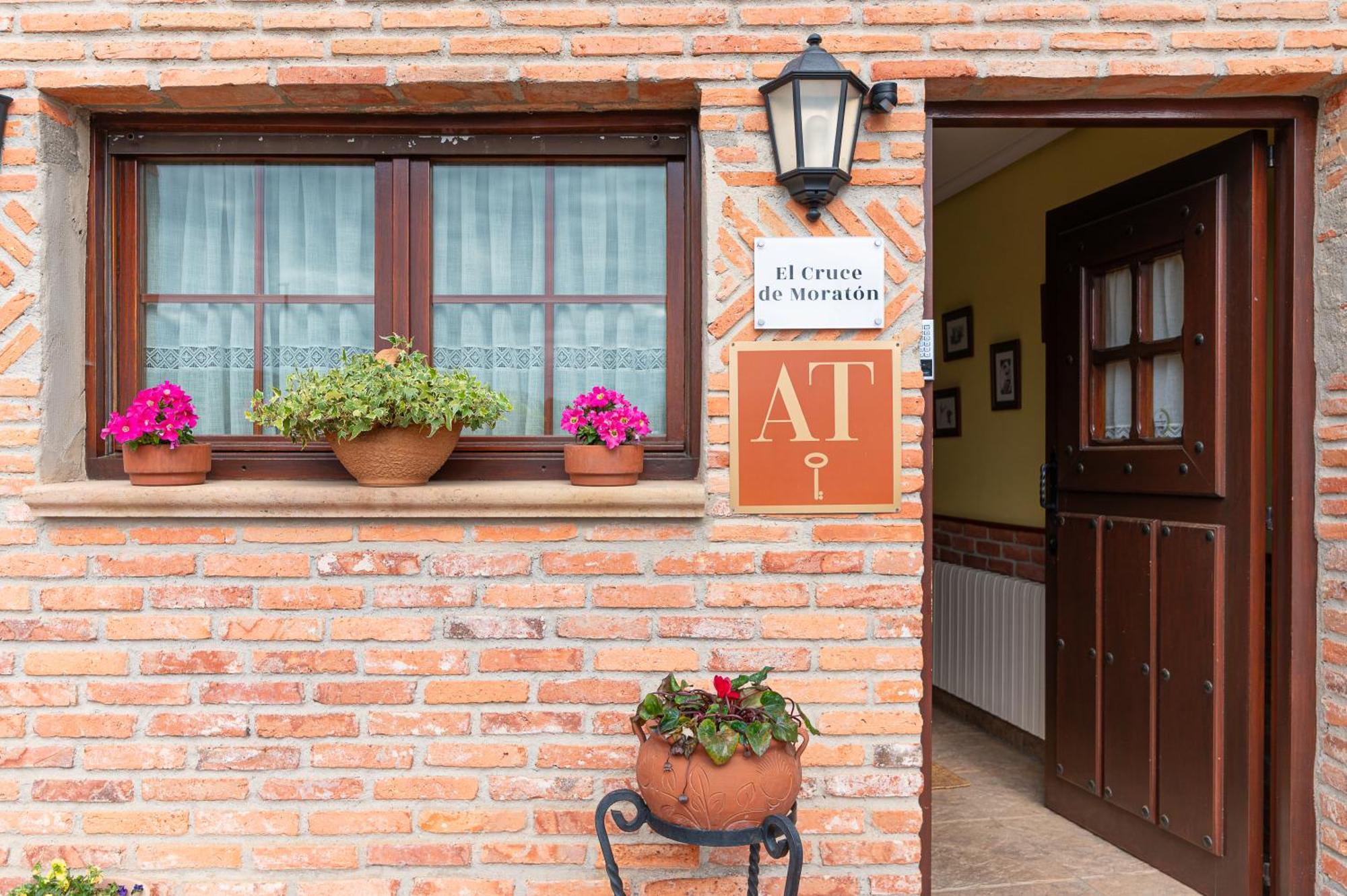 Apartamentos El Cruce De Moraton Cóbreces Dış mekan fotoğraf