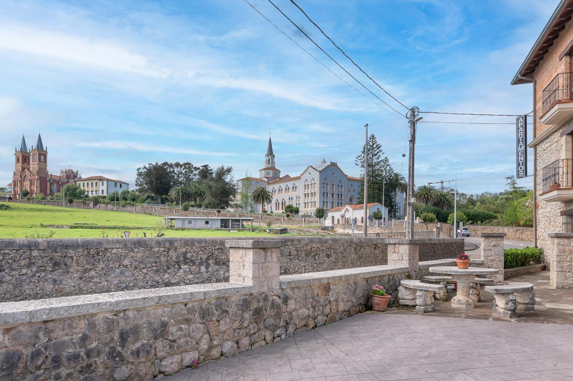 Apartamentos El Cruce De Moraton Cóbreces Dış mekan fotoğraf